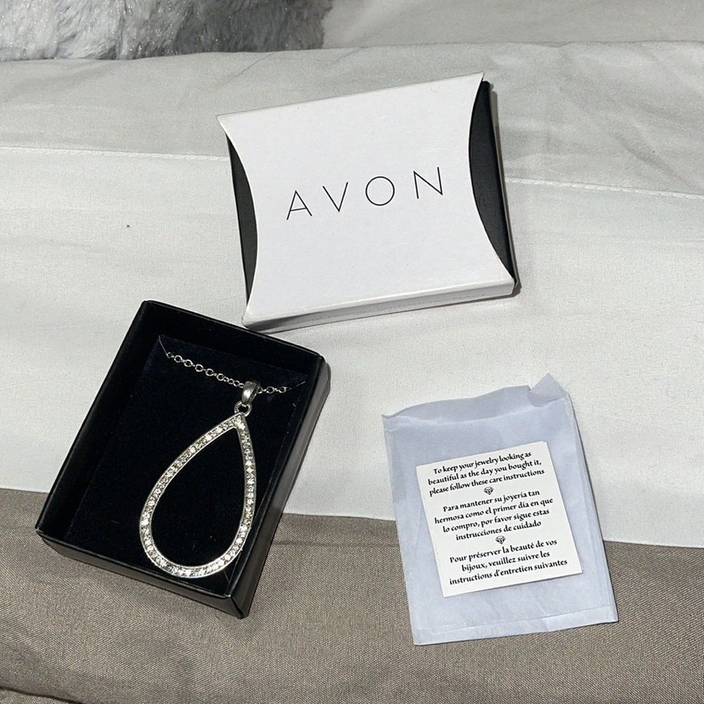 🎉4/$15🎉 Avon | Rhinestone Necklace